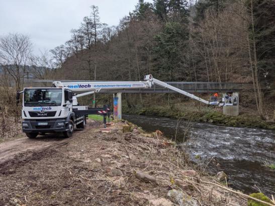 Bild Bauwerksprüfung mit Maltech an der Radbrücke bei Neuenbürg über die Enz